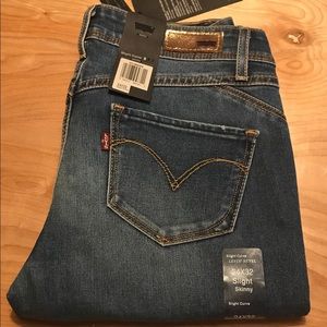Levi’s “Revel” Slight Curve Skinny Jeans 24x32